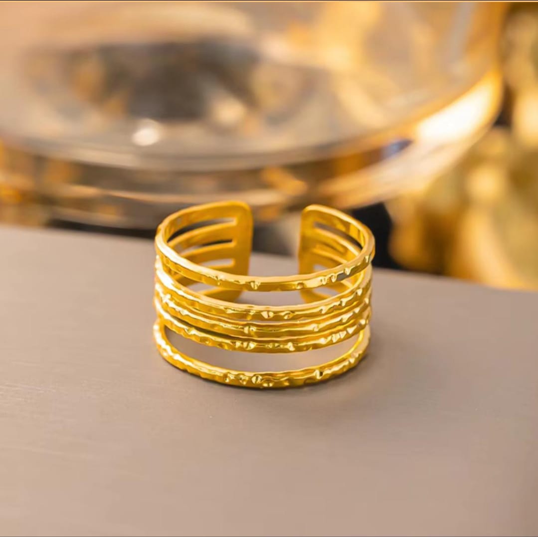 Golden ring band