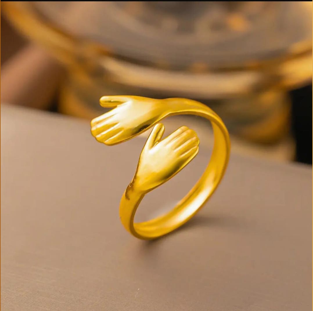 Hug ring golden